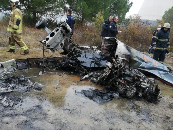 Bursa'da düşen uçakta 2 kişi hayatını kaybetti. İşte fotoğrafları...