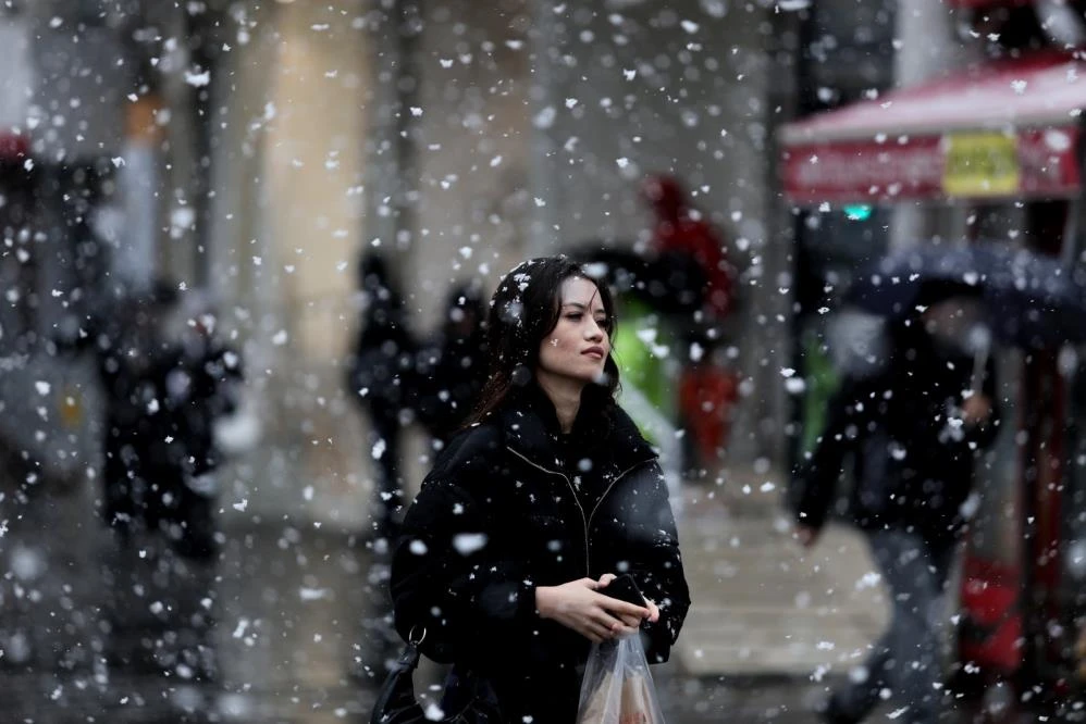 Bursa şehir merkezinde kar sevinci