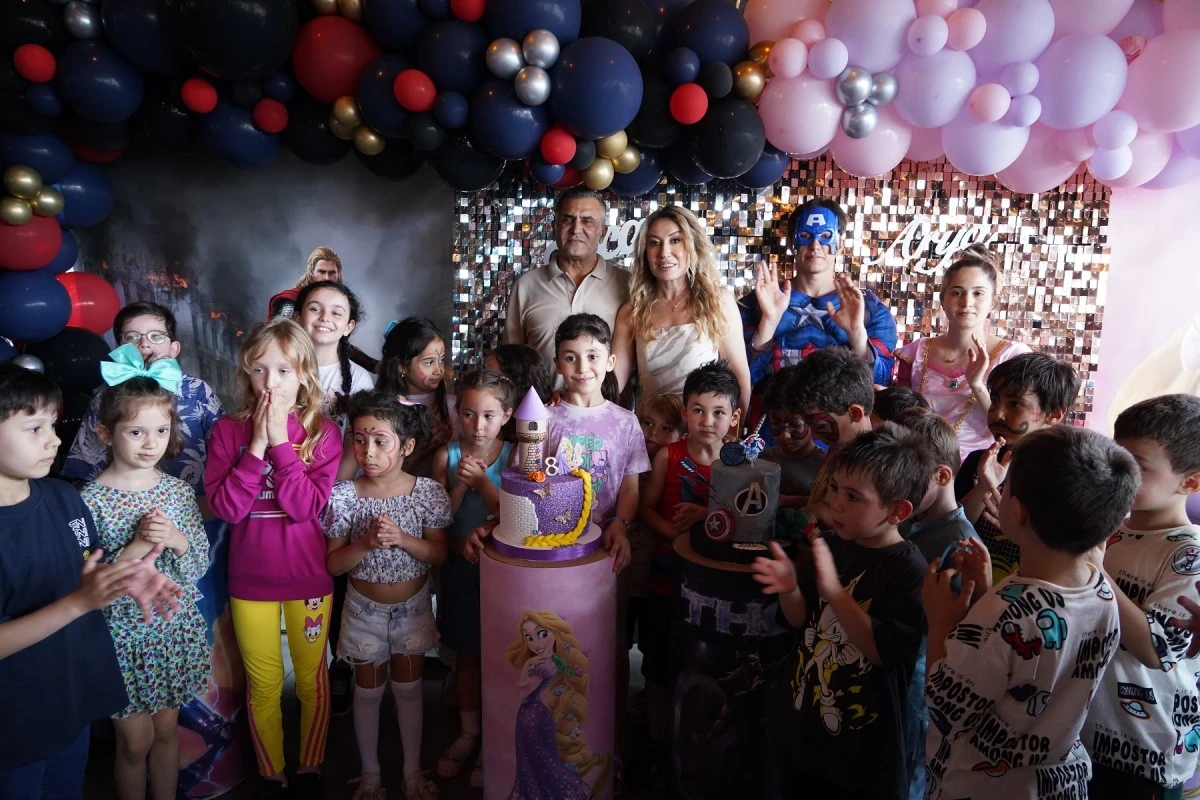 Bursa cemiyet hayatının tanınmış çifti Faruk& Ayşenur Şahin'den çocuklarına doğum günü partisi