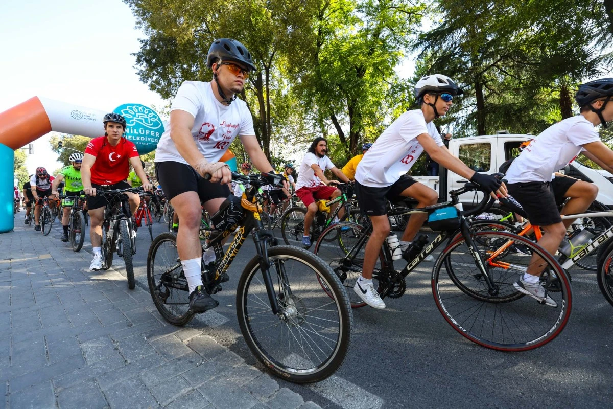 Bursa'da pedallar Cumhuriyet için Tophane'den Mudanya'ya çevrildi