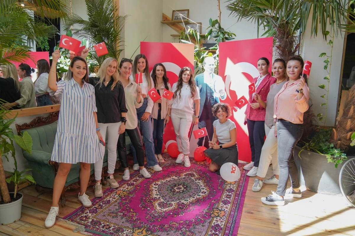 Bursa'da Cumhuriyet Kadınlarından 100. Yıla özel tasarımlar