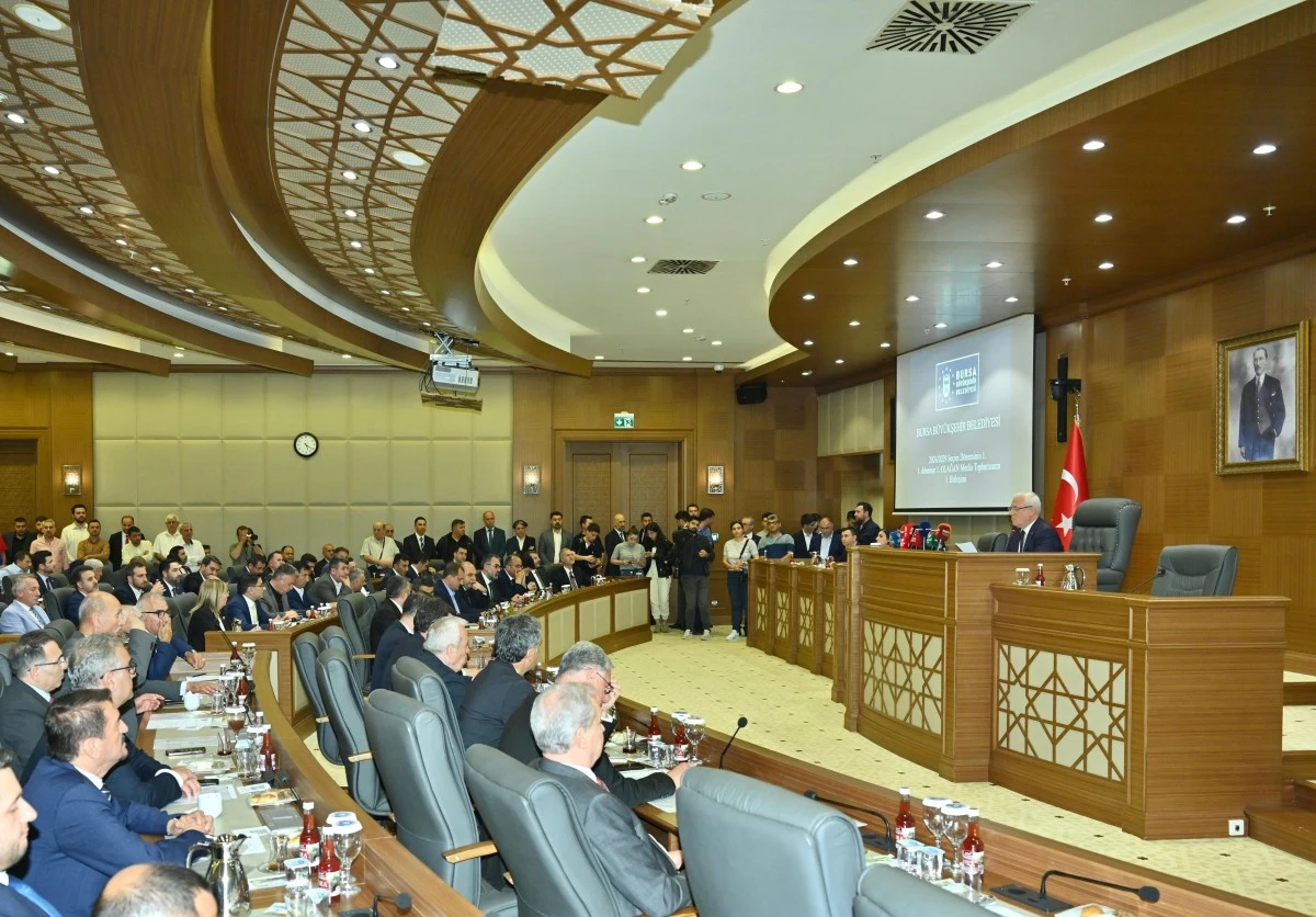 Büyükşehir'de meclis toplantısında su indirimi ve Türkçe tabela kararı