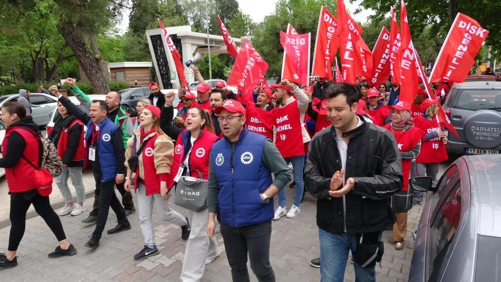 Bursa ve diğer kentlerde düzenlenen 1 Mayıs gösterilerinden en özel kareler 