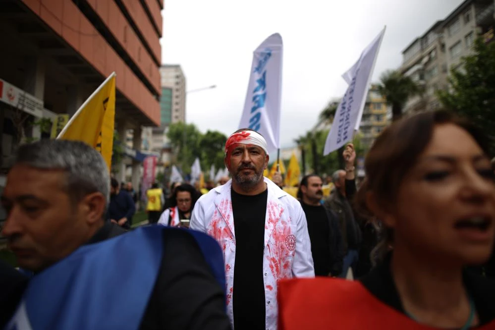 Bursa'da öğretmenlerden protesto yürüyüşü