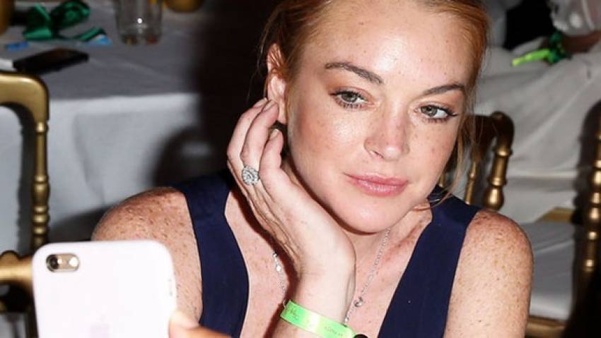 Lindsay Lohan'ın kopan parmağı yerine dikildi