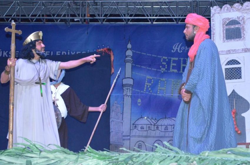 Şehr-i Ramazan’da orta oyunu neşesi