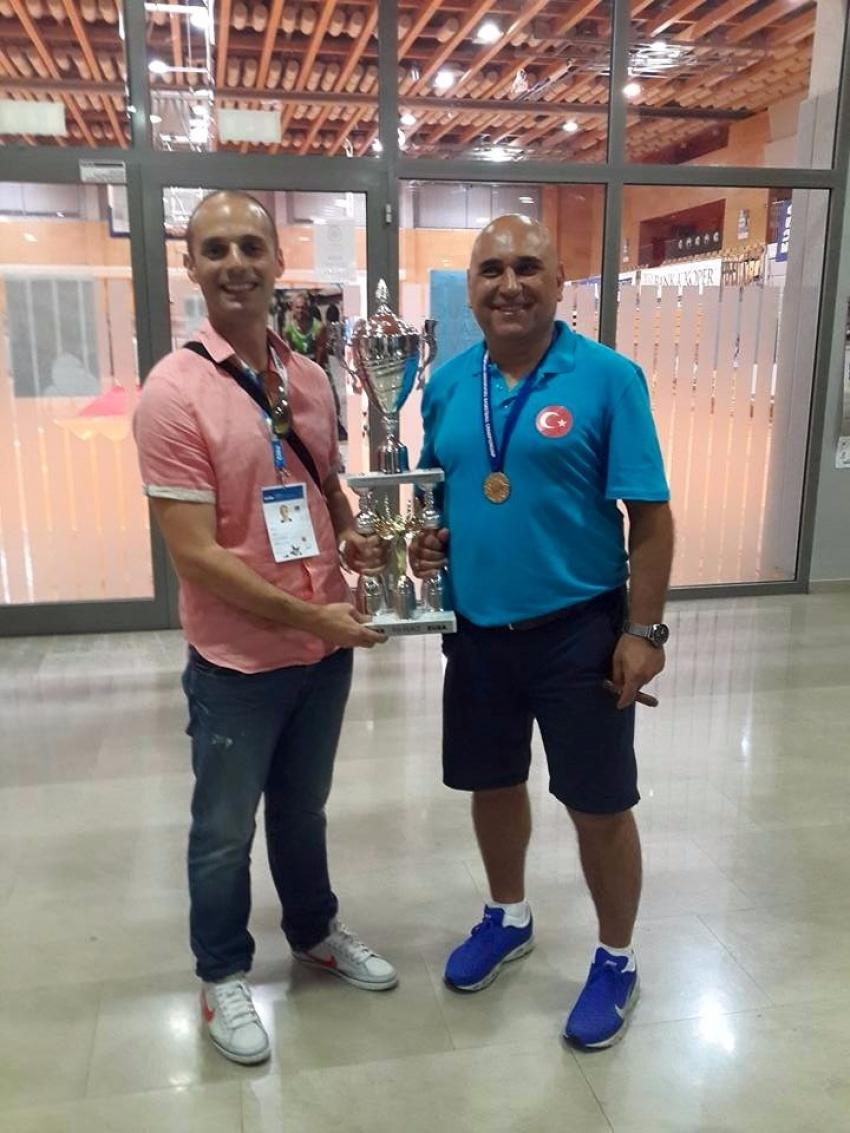 Bursalı Koç İsmail Beleş'in takımı Avrupa Şampiyonu