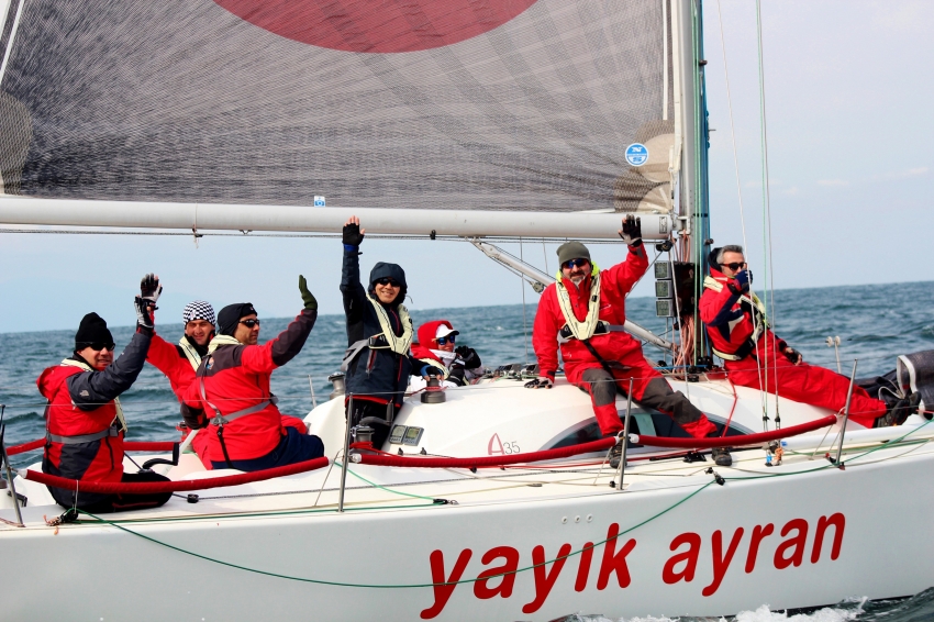 Bursa'da yelkenliler kıyasıya yarıştı