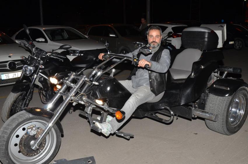 Ünlü oyuncu Kerem Kupacı Bursa’da motorsiklet kulübüne üye oldu (ÖZEL HABER)