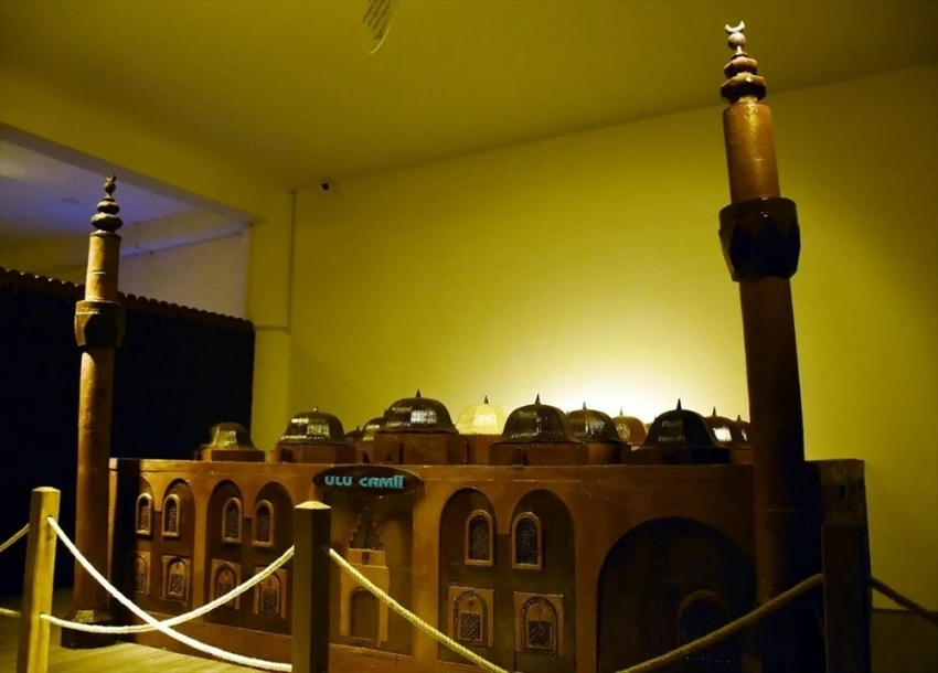 Bursa'da 8 ton çikolatayla oluşturulan müze