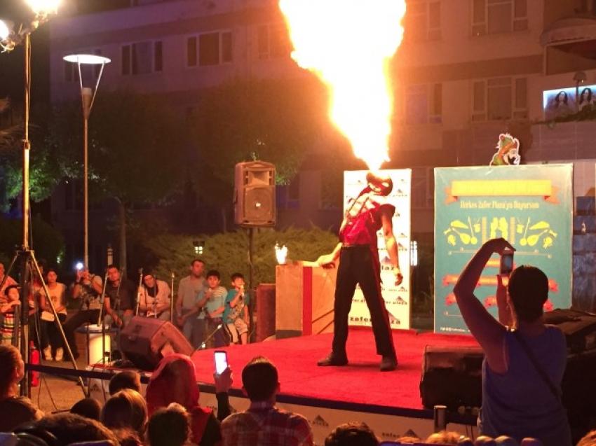 Bursa’da büyüleyen ateş dansı