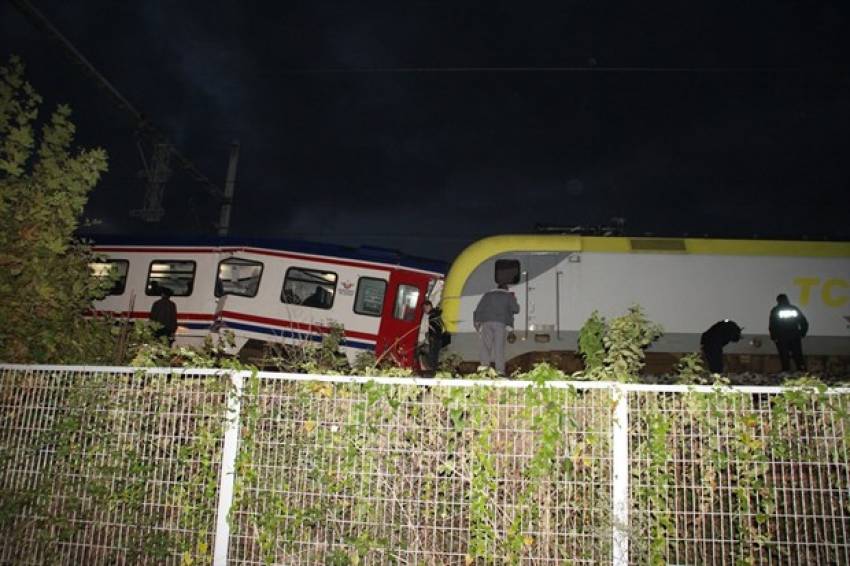 İki tren çarpıştı: 3 yaralı
