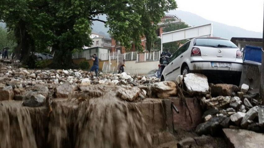 Bursa'da okul duvarı çöktü, olanlar oldu