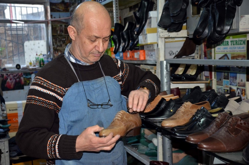 Bursa'da el işi ayakkabılar müşterilerin gözdesi