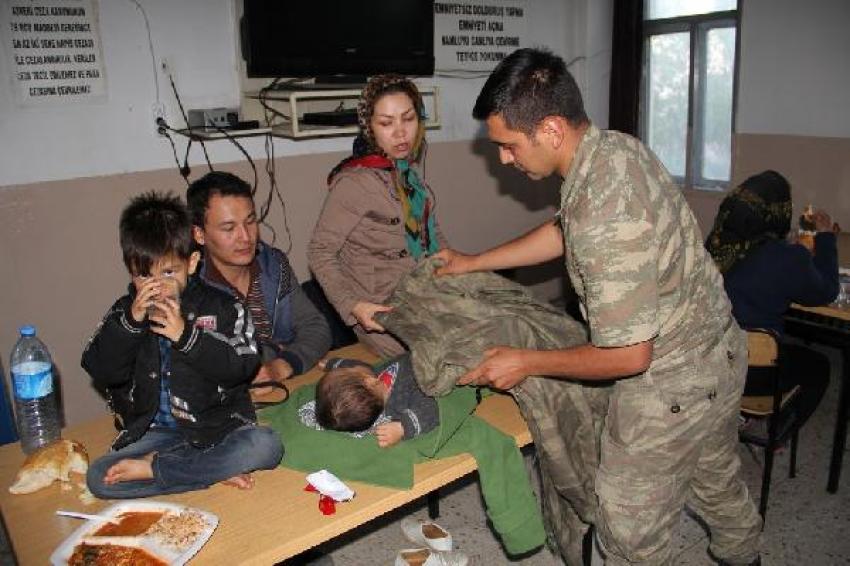 49 Afgan kaçağı Mehmetçik kurtardı