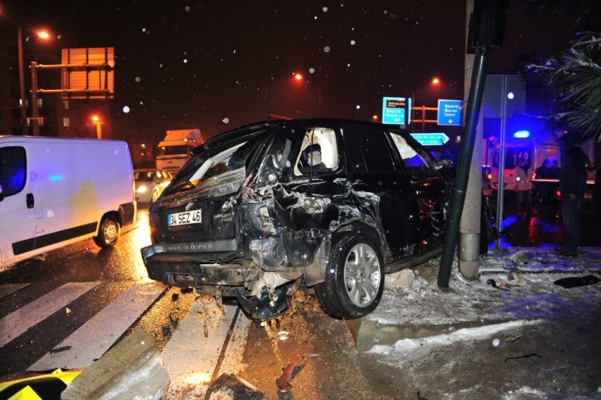 Bursa'da 17 yaşındaki ehliyetsiz sürücü kazaya davetiye çıkardı!