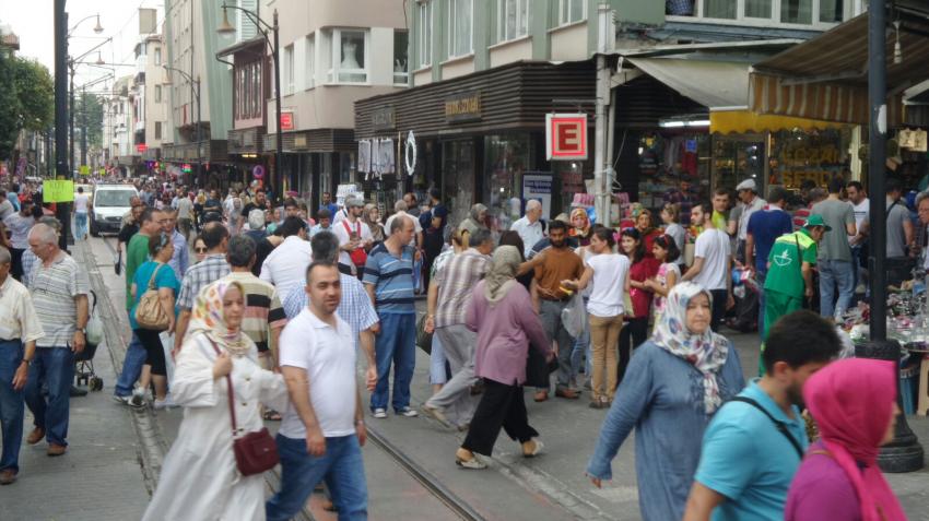 Bursa'da çarşılar doldu taştı