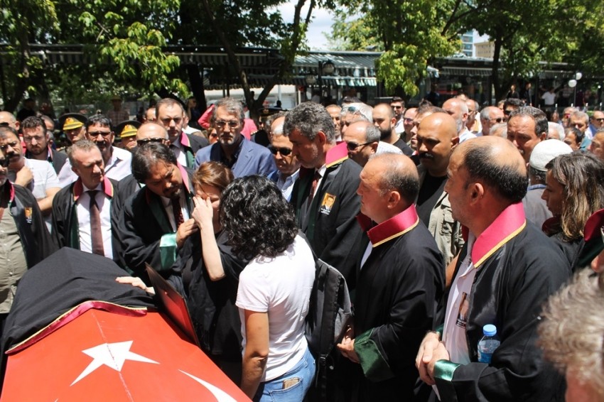 Avukat Özgür Aksoy son yolcuğuna uğurlandı