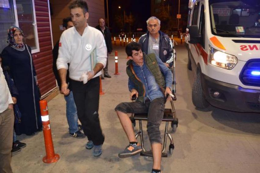 Bursa'da 2 araç çarpıştı, 5 yaralı