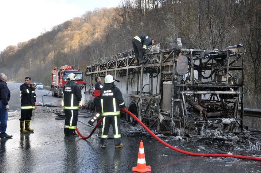 Bursa'da otobüs seyir halindeyken alev alev yandı