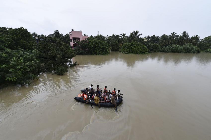 Hindistan'ı sel vurdu, 270 ölü