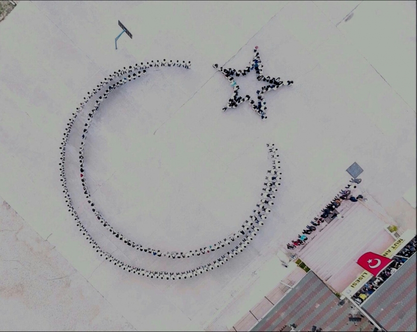 Öğrencilerden Afrin’deki Mehmetçiğe ay yıldızlı destek