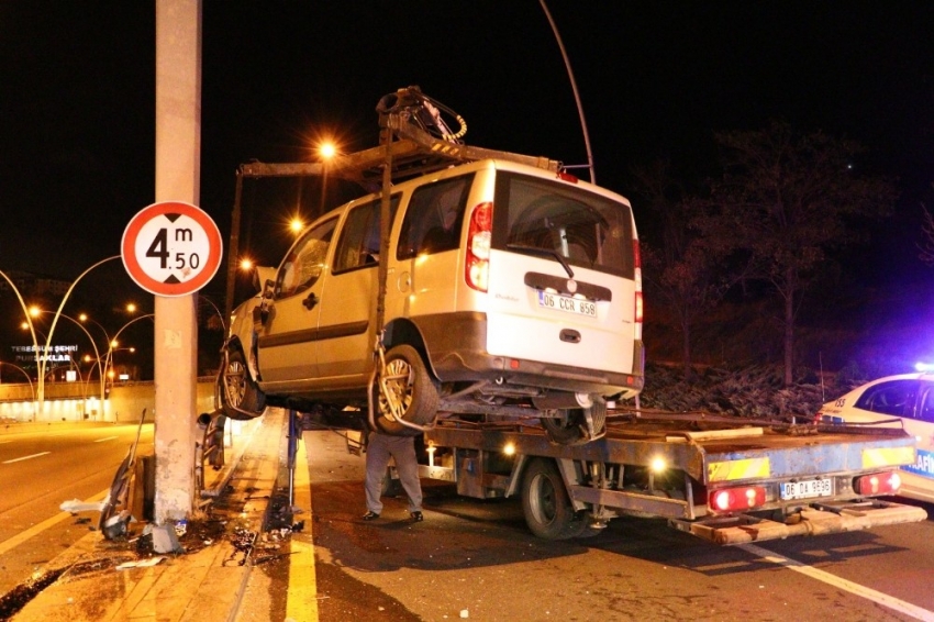 Ankara’da 2 trafik kazası: 1’i ağır 4 yaralı