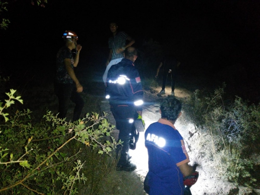 Dağlık alanda mahsur kalan 4 genç AFAD tarafından kurtarıldı
