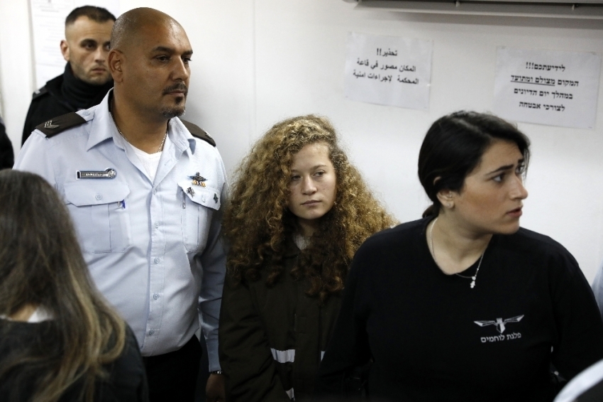 İşgalci İsrail askerine tokat atan Ahed Tamimi’ye hapis cezası