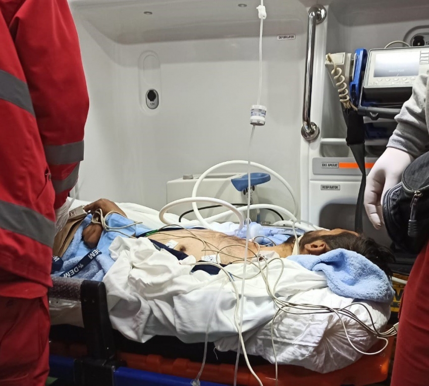 Addison hastalığı bulunan genç ambulans uçakla Türkiye’ye getirildi