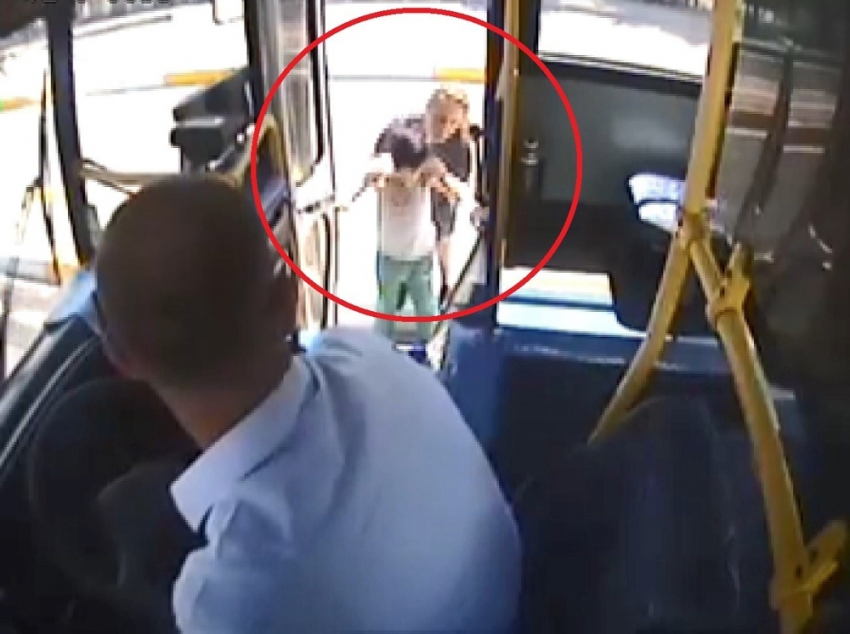 Otobüs sürücüsü engelli çocuk için güzergahını değiştirdi