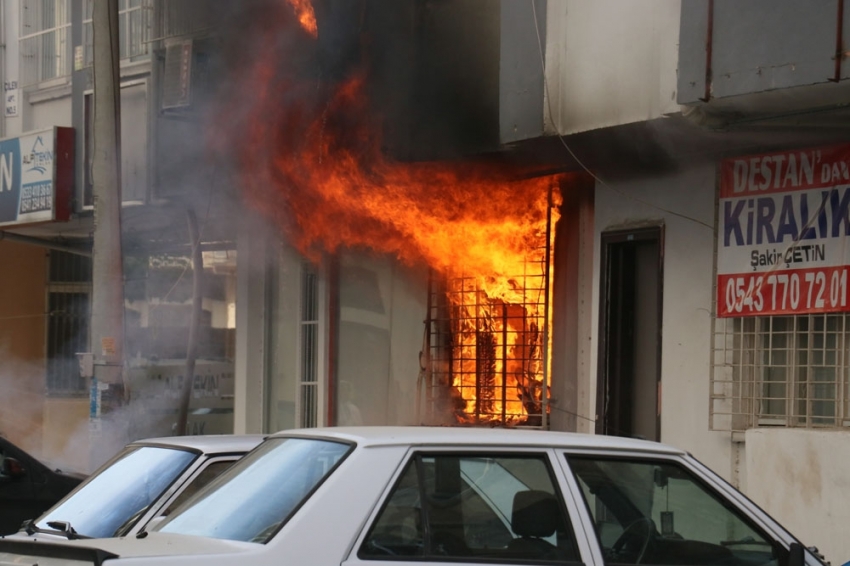 Adana’da korkutan yangın