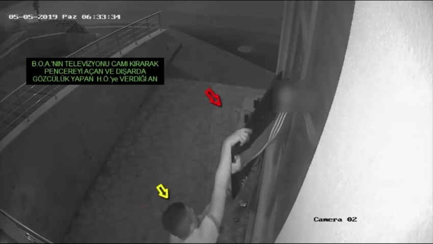 Televizyon hırsızları kameraya yakalandı