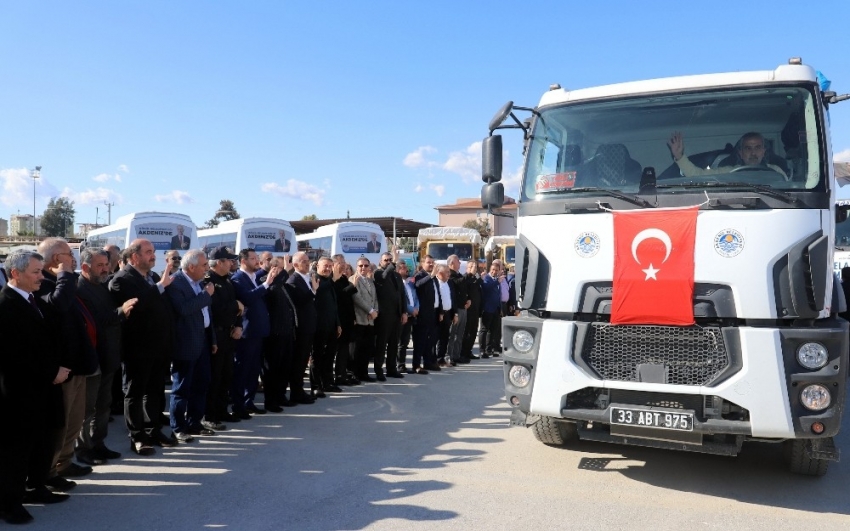 11 kamyondan oluşan yardım konvoyu Akdeniz’den yola çıktı