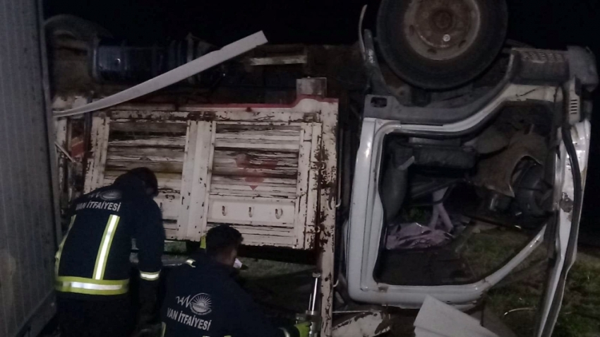 Mültecileri taşıyan kamyon devrildi: Çok sayıda ölü ve yaralı var