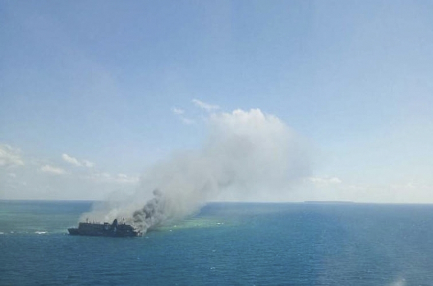 Endonezya’da feribotta yangın: 5 ölü