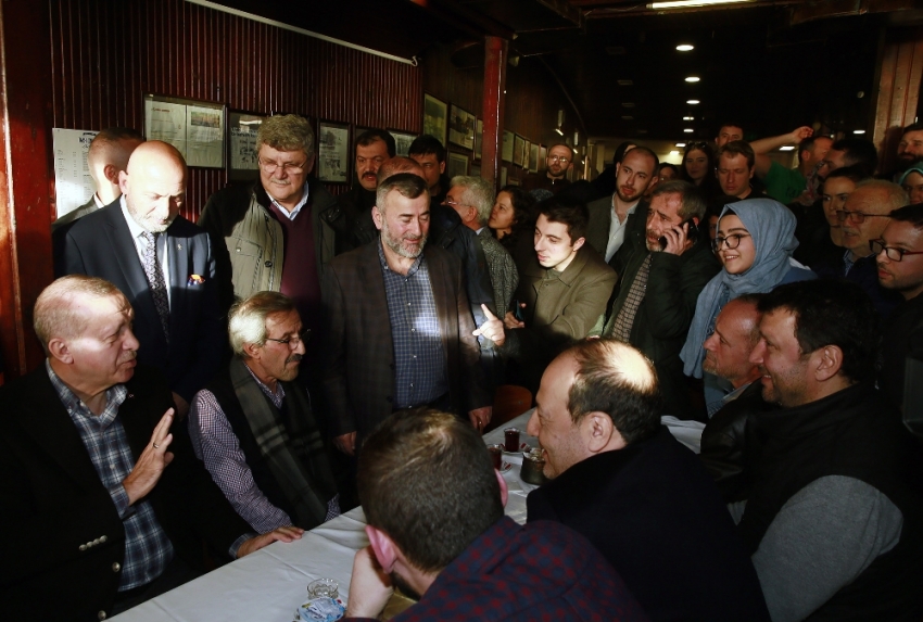 Erdoğan çay bahçesinde vatandaşlarla sohbet etti