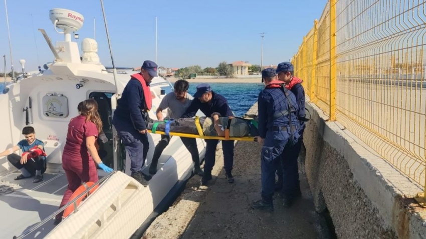 Balıkçı teknesinde yaralanan 2 vatandaş tahliye edildi