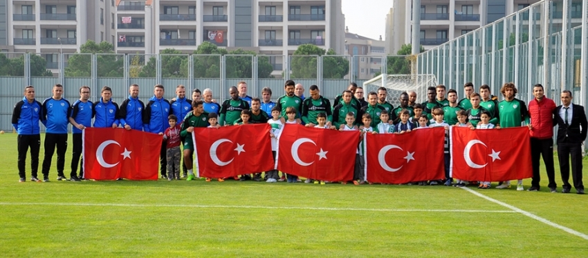 Bursaspor Türk Bayrağı ile poz verdi