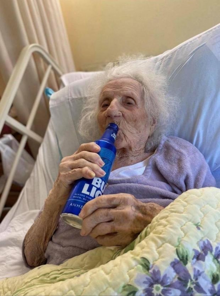 103 yaşında virüsü yendi ilk isteği bira oldu
