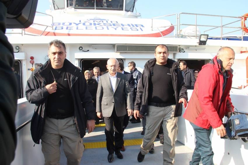 Kılıçdaroğlu İzmir’de vapura bindi