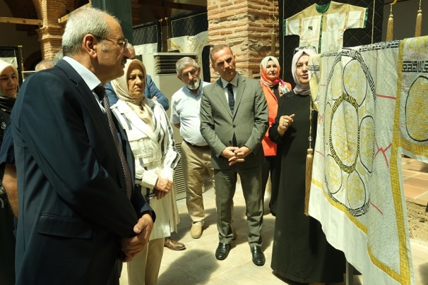 Padişahların dualı gömlekleri Bursalıların ziyaretine açıldı