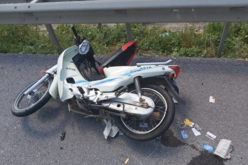 Bursa'da feci kaza: Motosiklet bariyerlere çarptı