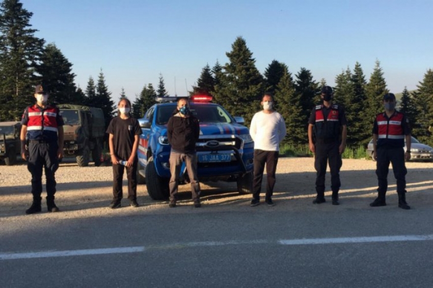 Uludağ'da yürüyüş yaparken yollarını kaybeden 3 kişi bulundu