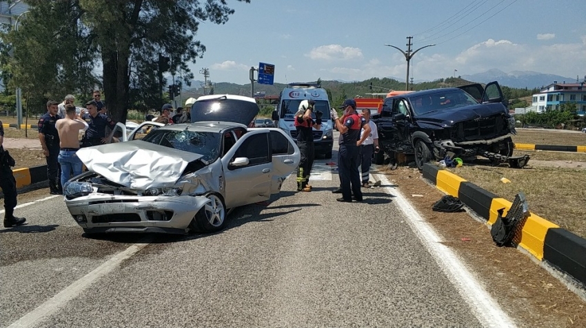 Trafik kazasında 3 kişi yaralandı