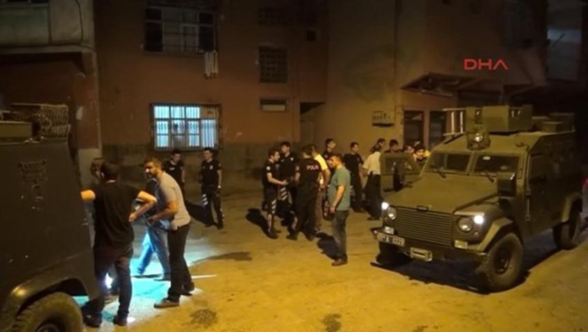 Adana'da 400 polis Hürriyet Mahallesi'ne girdi