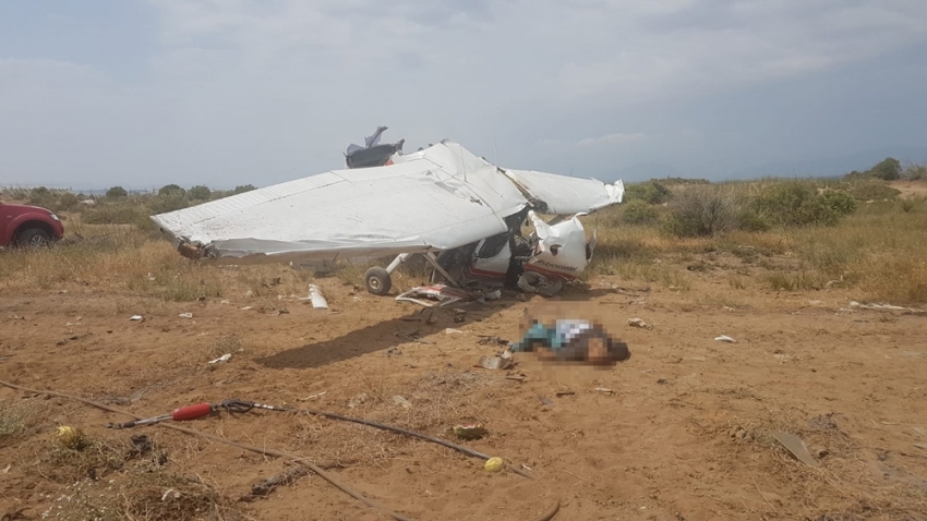 Eğitim uçağı düştü: 1 ölü, 2 yaralı