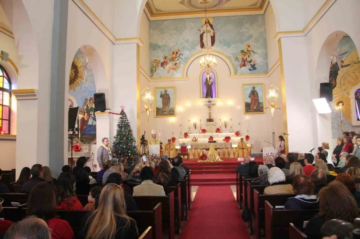 170 yıllık kilisede Noel ayini
