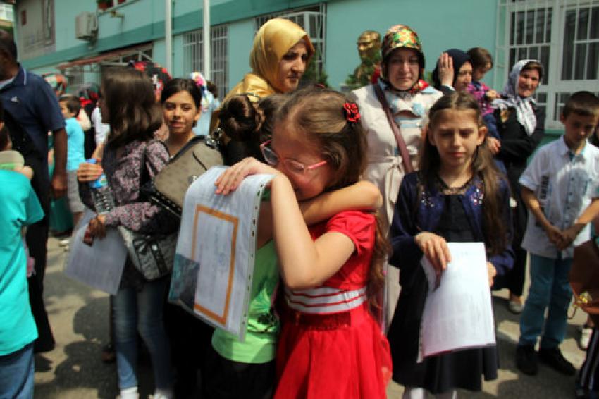 Burs'da 570 bin öğrencinin karne sevinci 
