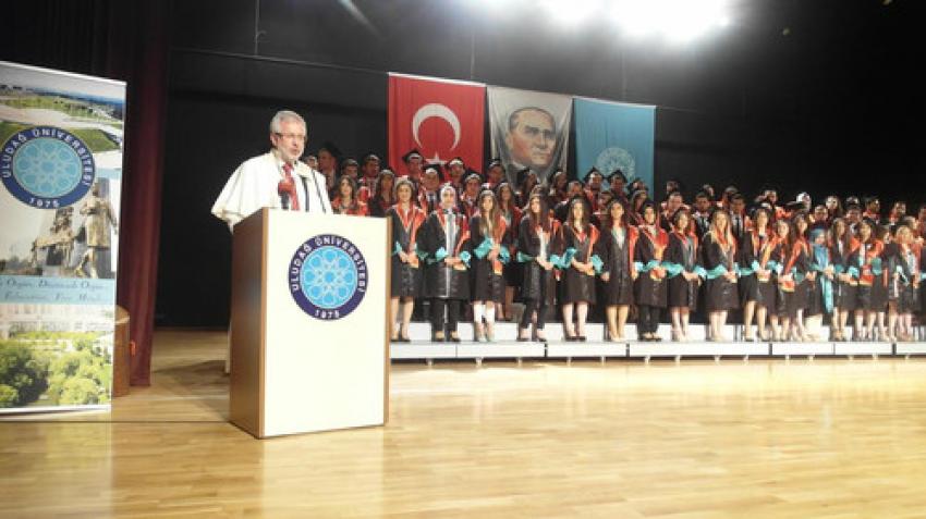 Uludağ Üniversitesi’nde mezuniyet coşkusu
